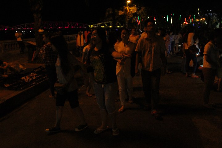 Phố đi bộ dưới cầu