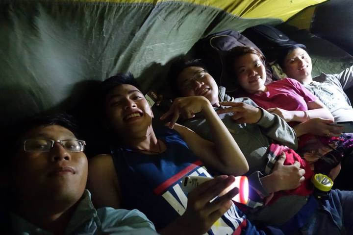 Ngủ lều trên biển